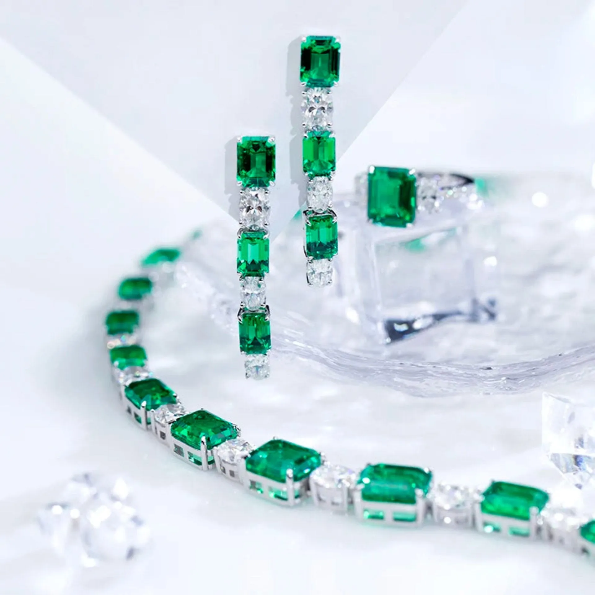 Enthralling Emerald Jewelry Set